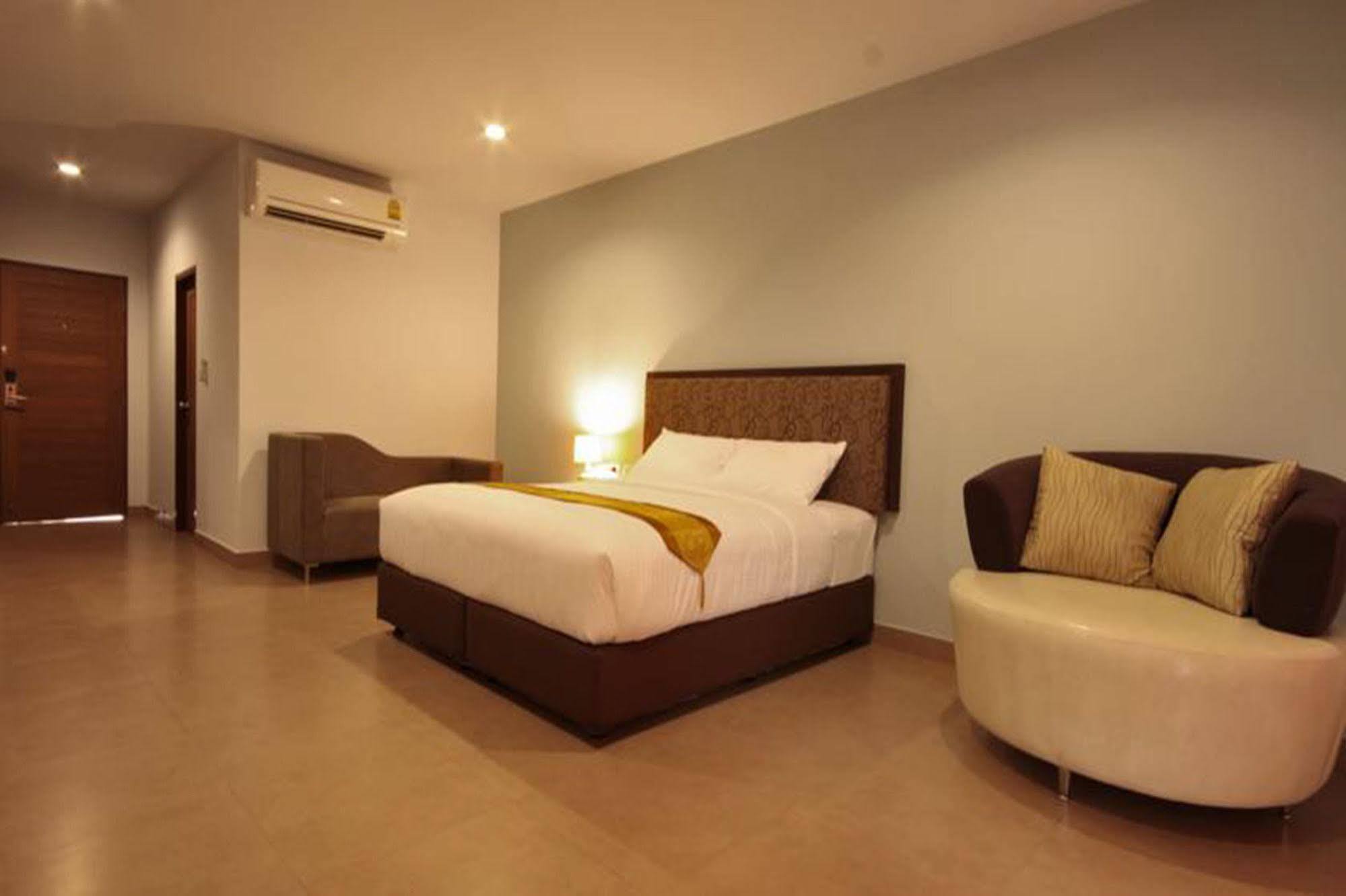 Paragon Suites Resort Haat Jomtien Eksteriør bilde